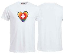 Load image into Gallery viewer, T-Shirt in Weiss mit einem farbigen (Regenbogen) Herz mit Schweizerkreuz.
